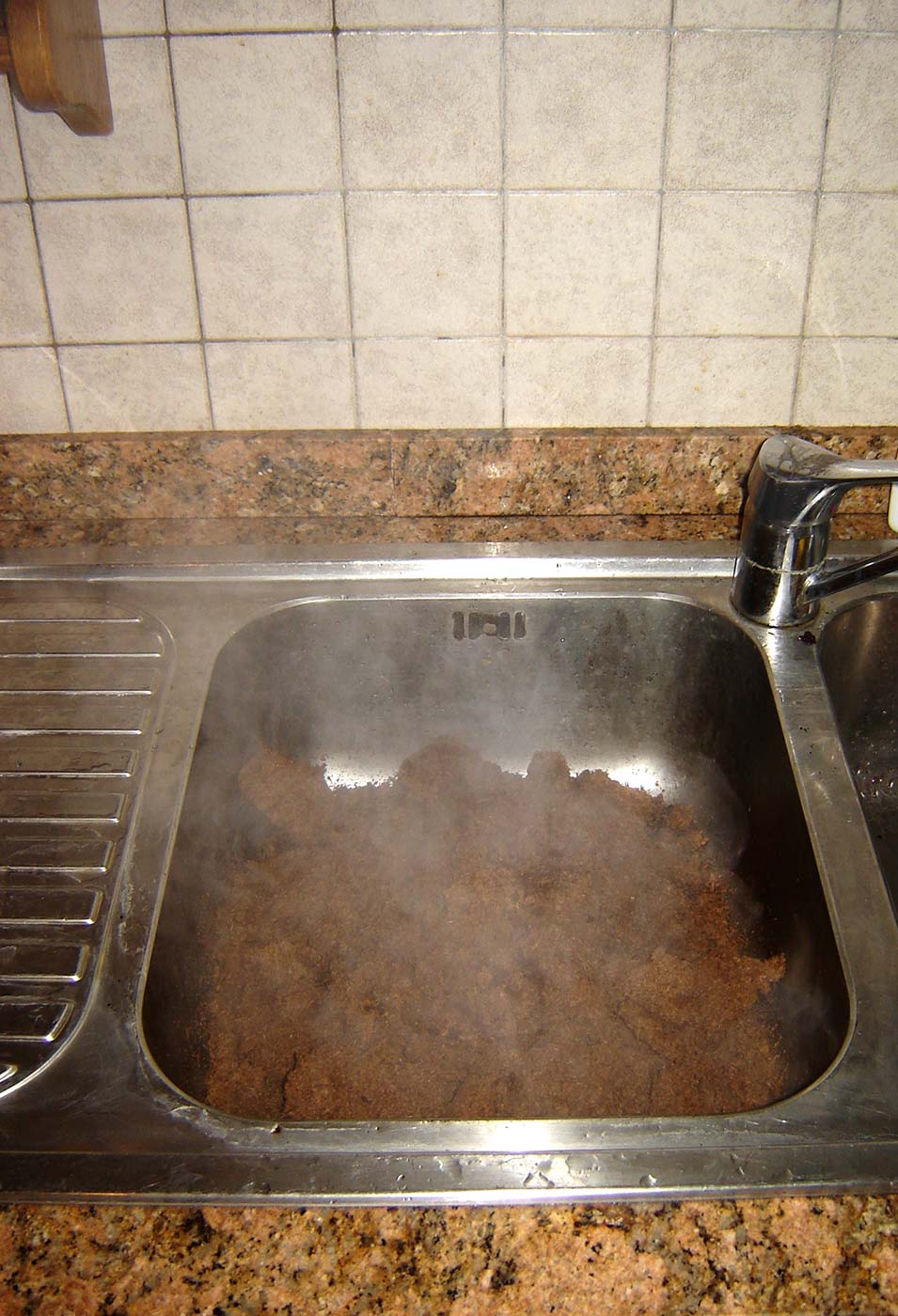 Preparare la torba rompendo i gruimi